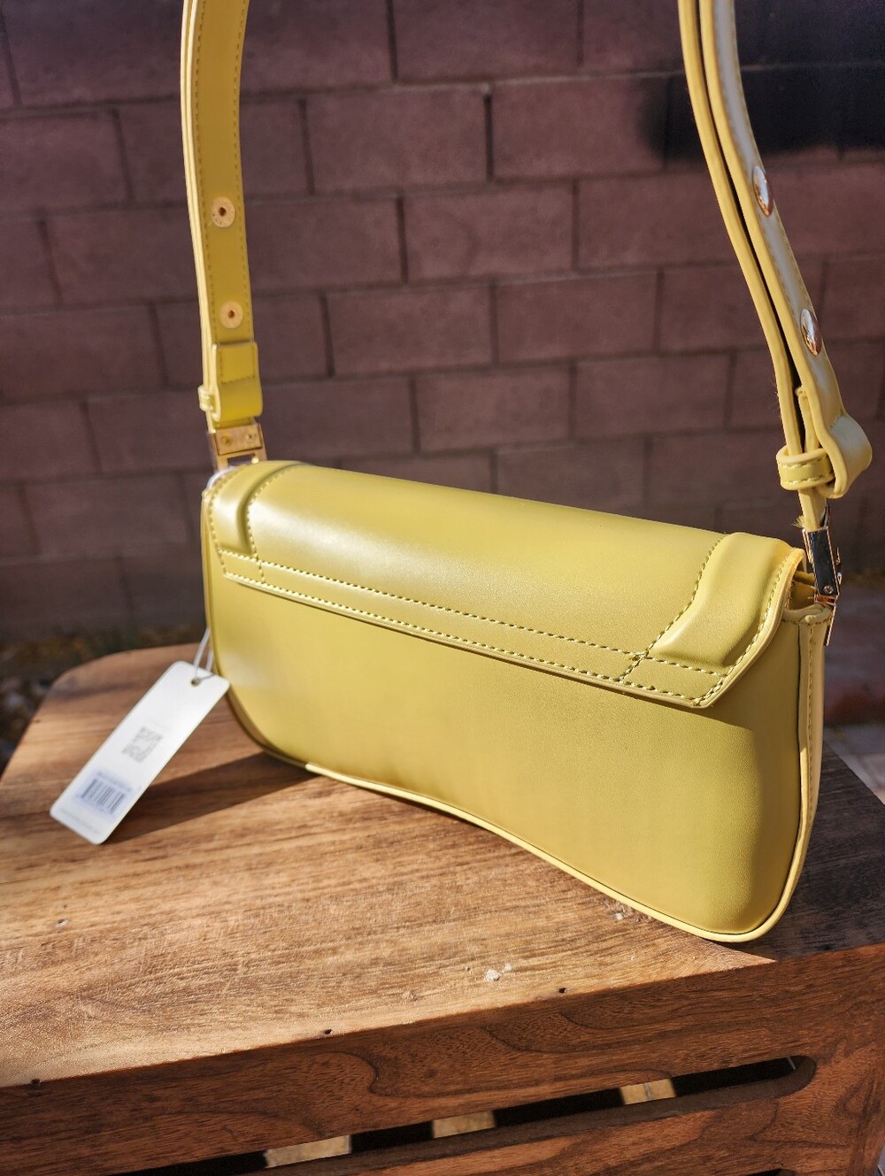 Minimalist Chic Curves Women’s Mustard Leather Sculpted Max Shoulder Bag - Picture 6 of 12